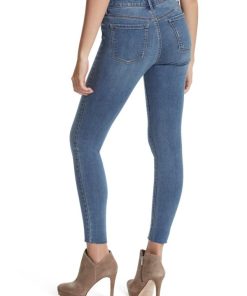 Careercurated.shop236e102582 4