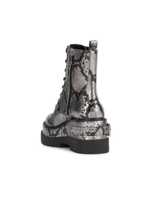 Careercurated.shop8b046d4c46 3